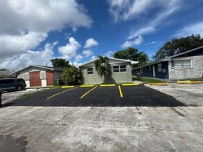 Building Photo - 844 SW 10th St