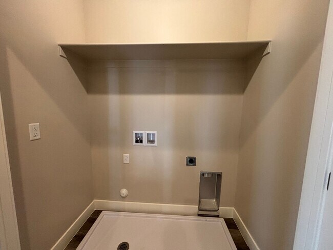 Building Photo - BRAND NEW TOWNHOME FOR RENT!
