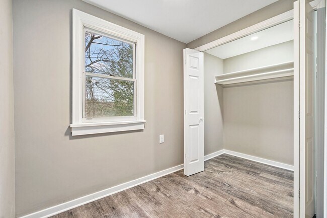 Building Photo - Recently Renovated 4 Bedroom Home in Swissvale - Available in March
