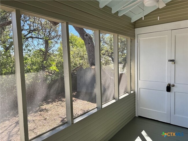 Building Photo - 713 Burleson St