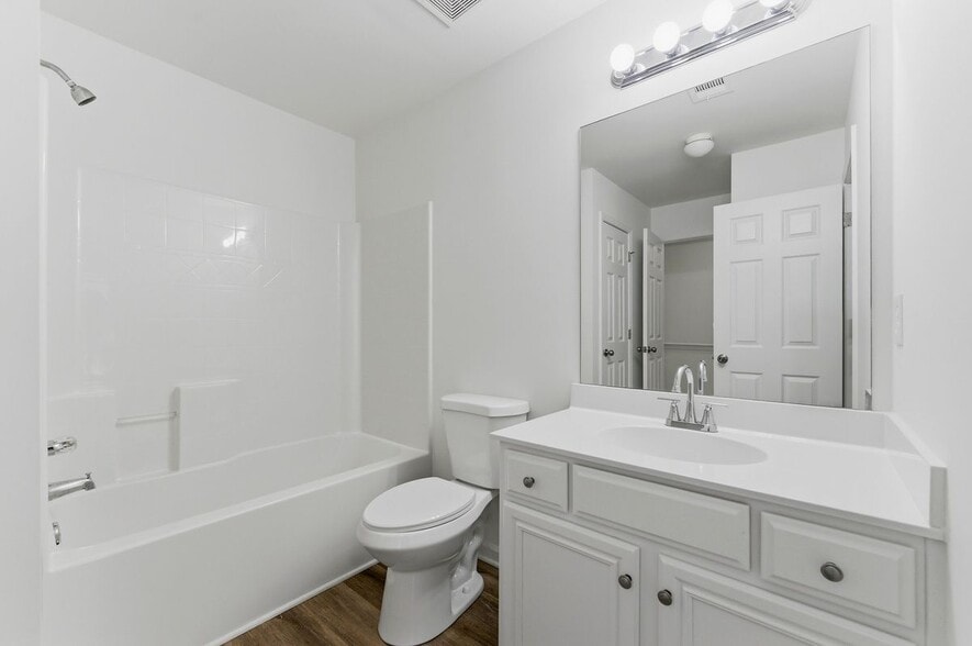 Building Photo - 585 McWilliams Rd SE