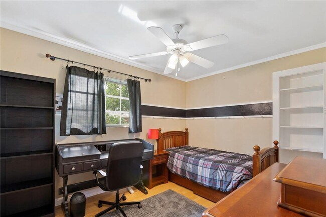 Building Photo - Beautiful home in quiet neighborhood