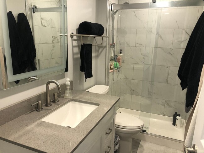 Building Photo - Minnetonka TownHome For Rent