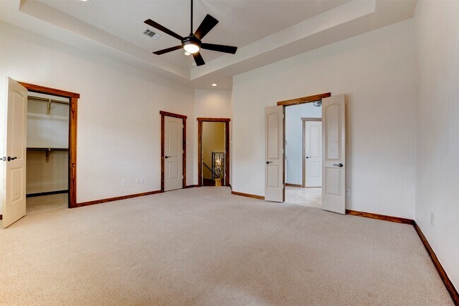 Building Photo - 1426 W 21st St