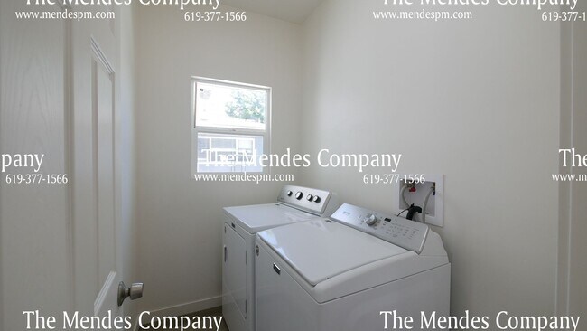 Building Photo - 5547 Mary Lane Dr