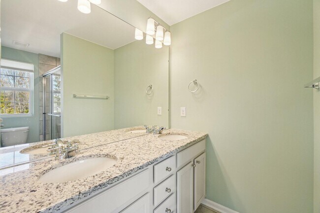 Building Photo - 202 N Sydney Ct