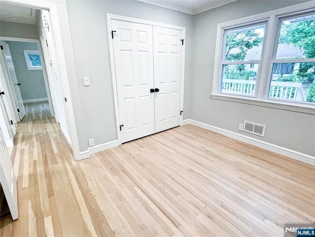 Building Photo - 319 Mastin Pl