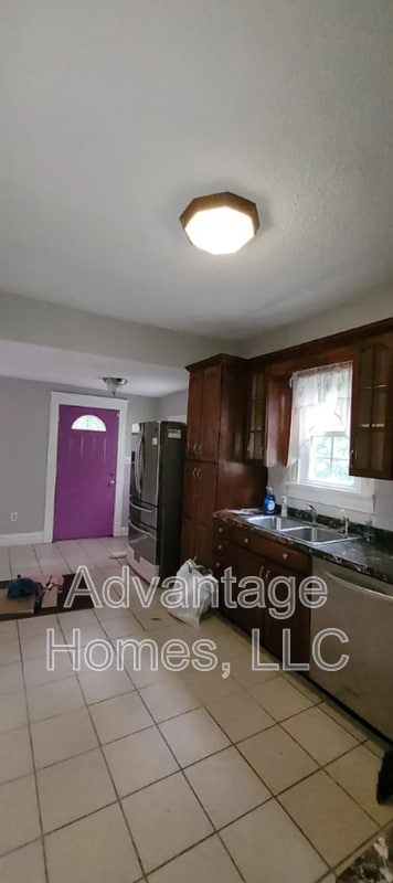 Building Photo - 3222 Charlotte St