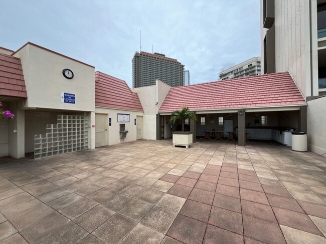 Building Photo - Yacht Harbor Towers (Ala Moana)-1282 sf, 2...
