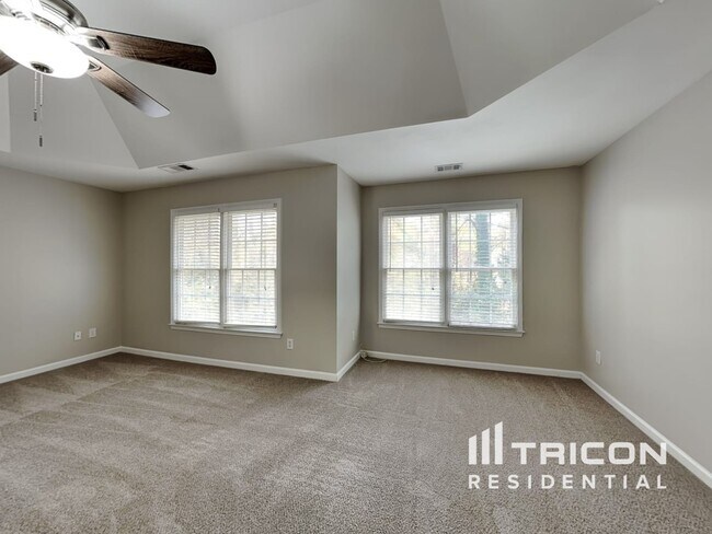 Building Photo - 716 Parkside Dr