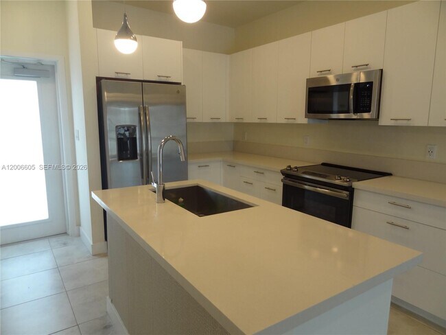 Building Photo - 4670 NW 84th Ave