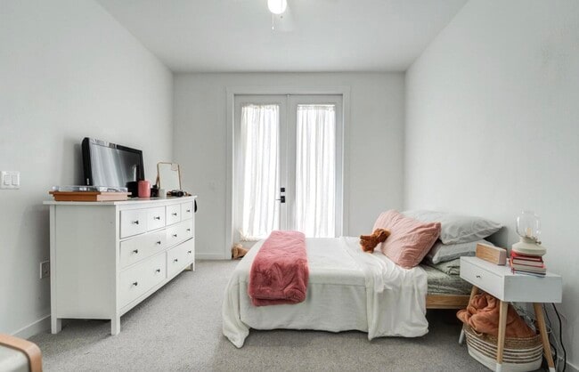 Building Photo - 12016 Savannah Ave