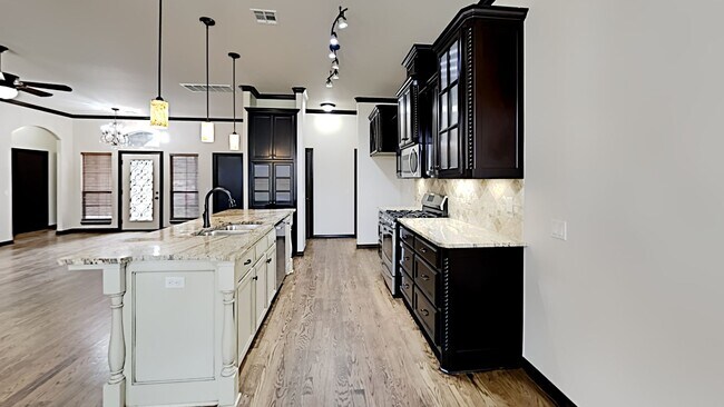 Building Photo - Beautiful 4 Bedroom 2 Bathroom Home in Wil...