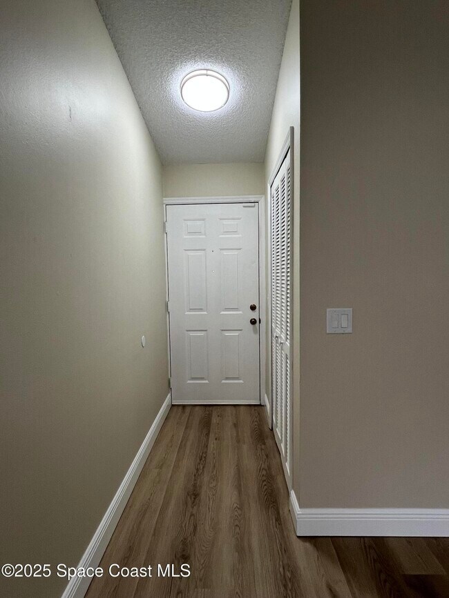 Building Photo - 3154 Dunhill Dr