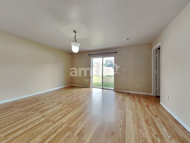 Building Photo - 31015 Mandolin Cay Ave