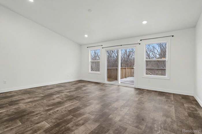 Building Photo - 529 Swan River Dr