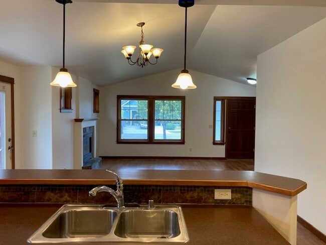 Building Photo - Beautiful 4 Bedroom Home in North Star Sub...
