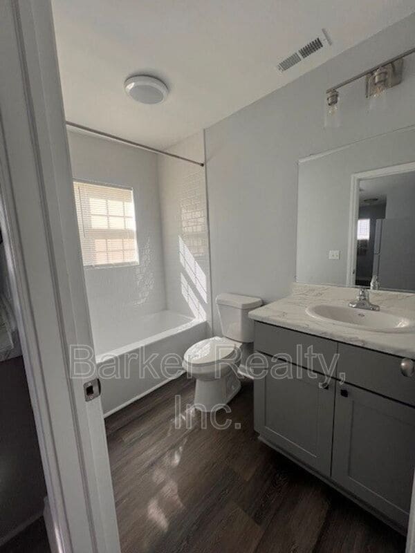 Building Photo - 1602-C Pender Street