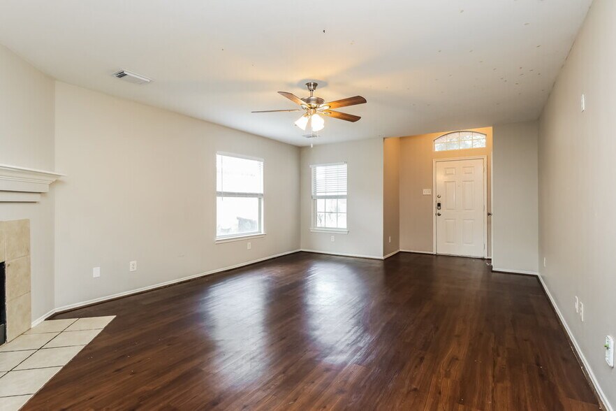 Building Photo - 12134 Carriage Oak Cir