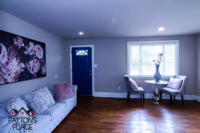 Building Photo - Spacious Single Family home with Huge Back...