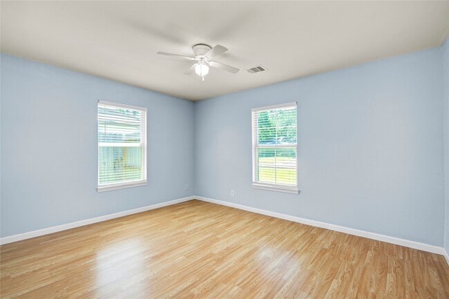 Building Photo - 8921 Oak Knoll Ln