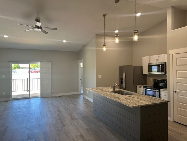 Building Photo - Available Now – Beautiful 3 Bed, 2.5 Bath Townhouse!!!