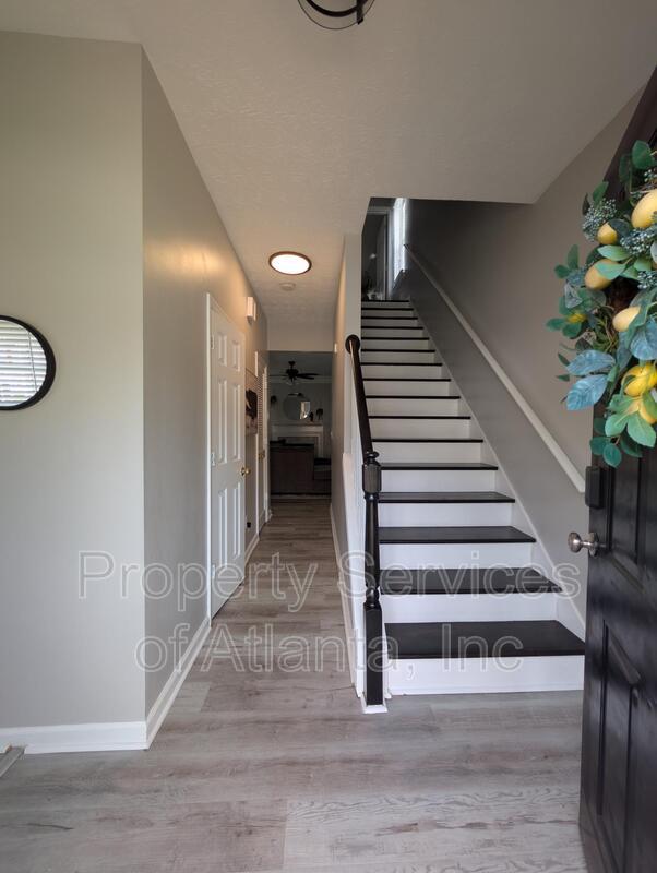 Building Photo - 5690 Hampton Ct