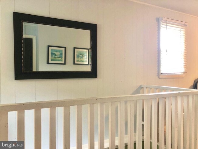 Building Photo - 332 Arbutus Dr