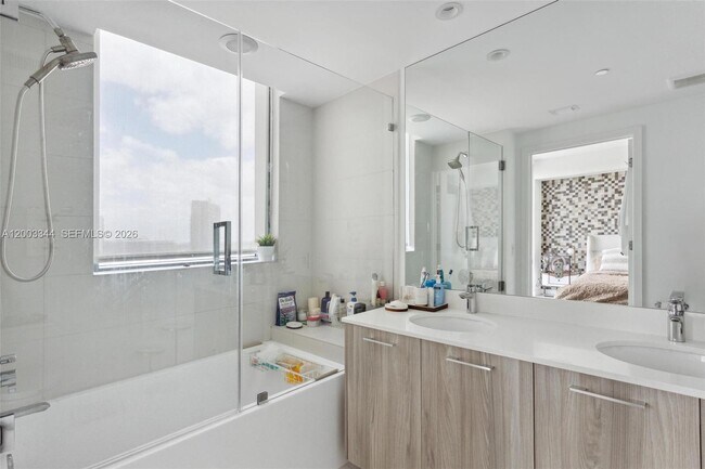 Building Photo - 501 NE 31st St