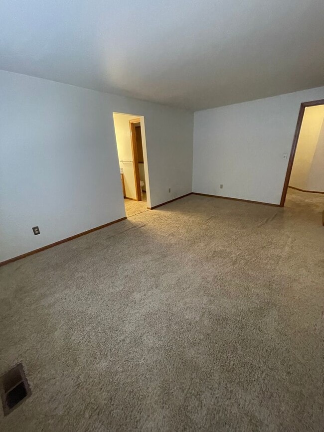 Building Photo - 3 Bedroom Home on Large Corner Lot!