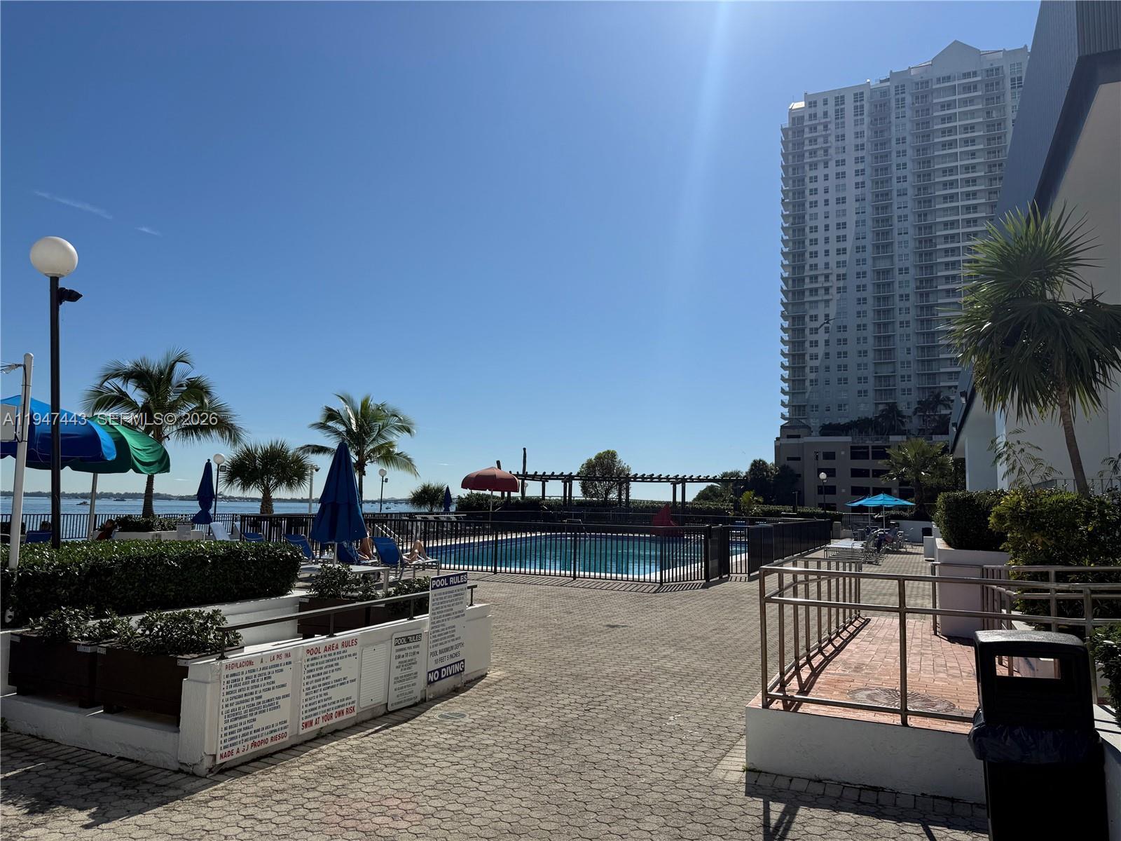 Building Photo - 825 Brickell Bay Dr