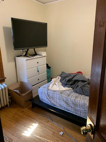 Building Photo - 156 BENSON ST