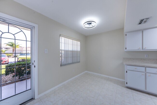 Building Photo - PRICE DROP!! UNFURNISHED ANNUAL RENTAL. CL...