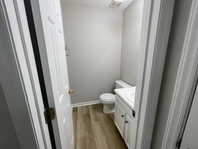 Building Photo - 210 Silk Hope Dr