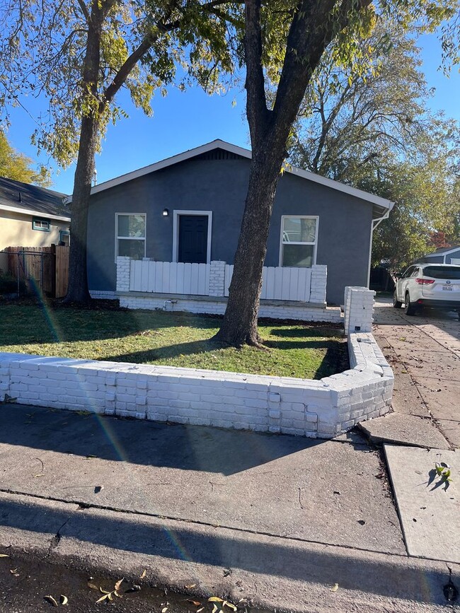 Building Photo - BEAUTIFUL REMODELED HOME IN SACRAMENTO NEA...