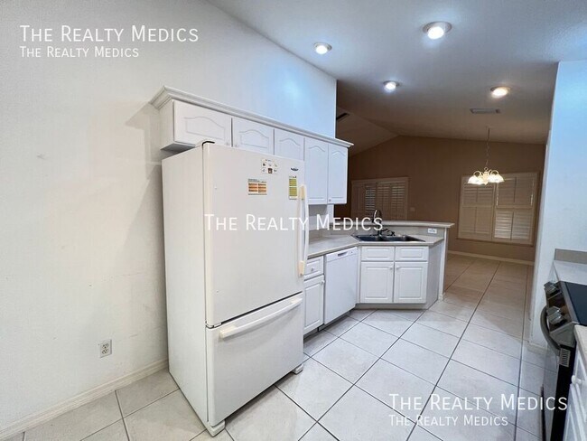 Building Photo - 2602 SW 20th Cir