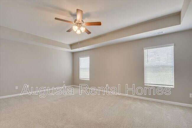Building Photo - 560 Post Oak Ln