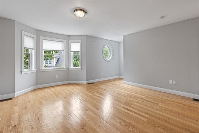 Building Photo - 129 Acton St