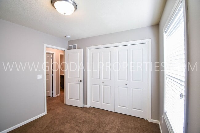 Building Photo - 4 Bedroom Detached Townhome in Waukee with Finished Basement