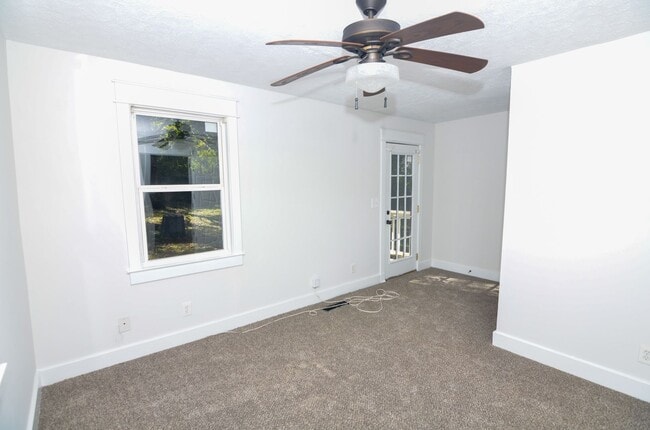 Building Photo - Quaint East Nashville Home