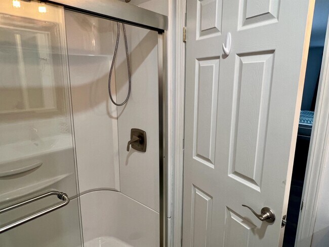 Building Photo - 690 S Porter St