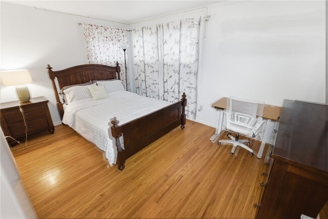 Building Photo - 266 Willowcrest Dr