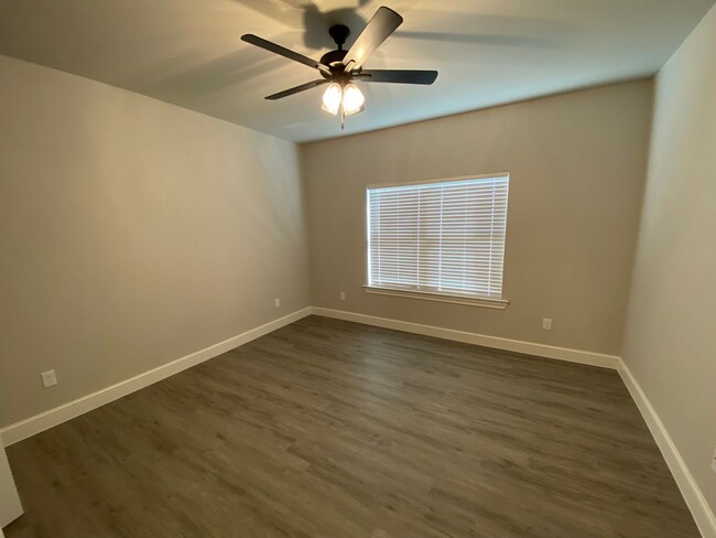 Building Photo - Luxury Townhome (Frenship ISD)