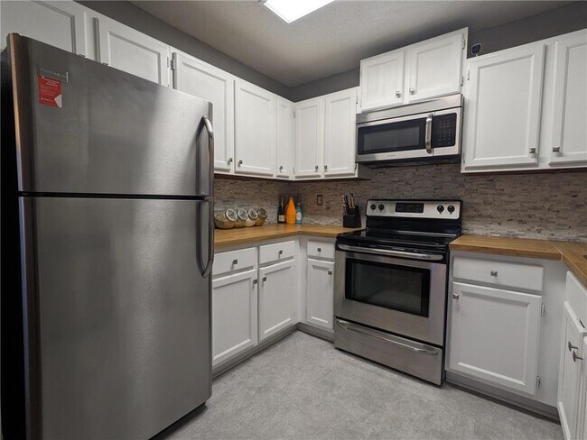 Building Photo - 1205 63rd Ln