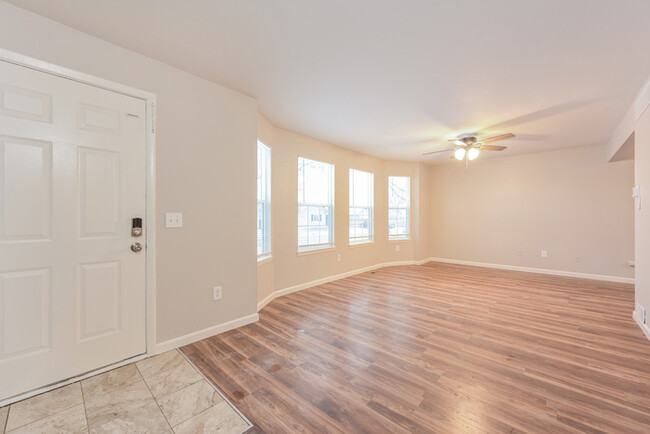 Building Photo - Charming 4-Bedroom Home