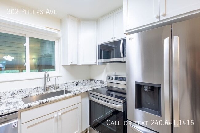 Building Photo - 302 Phelps Ave