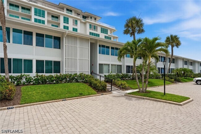 Building Photo - 1065 Gulf Shore Blvd N
