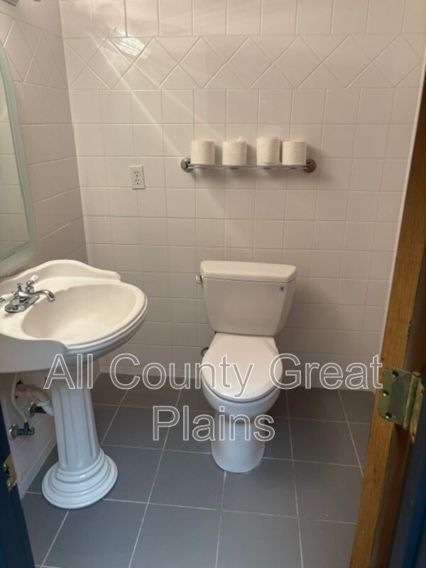 Building Photo - 6101 W 58th St