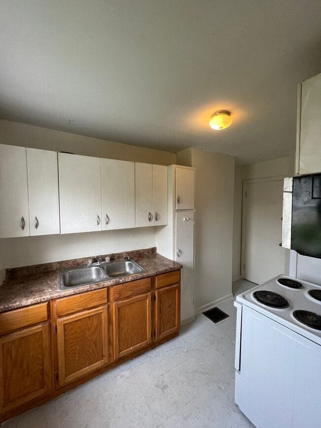 Building Photo - 1310-1312 E 25th Ave