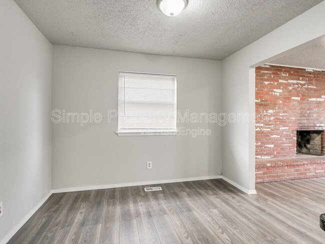 Building Photo - 8506 Candlewood Dr